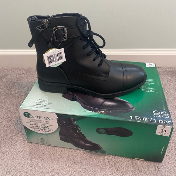 2/30$ footflexx ladies boots - Picture 1 of 3